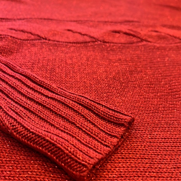 ❗️BUNDLE SALE 4 for $20 - 🎄SPARKLY RED Knitted BLOUSE - Perfect condition - Picture 3 of 8